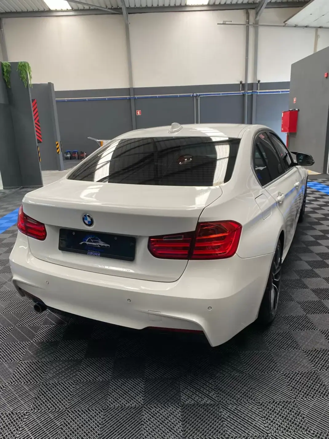 BMW 320 2015 - 14490 EUR, 252230 km - AUTO.MOTO.pt - 252230km - foto 3 de 10