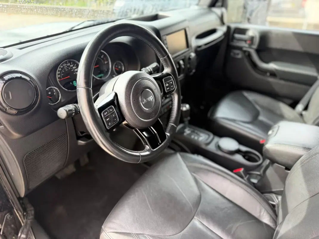 Jeep Wrangler Unlimited 2016 - 48000 EUR, 158000 km - 158000km - foto 10 de 14