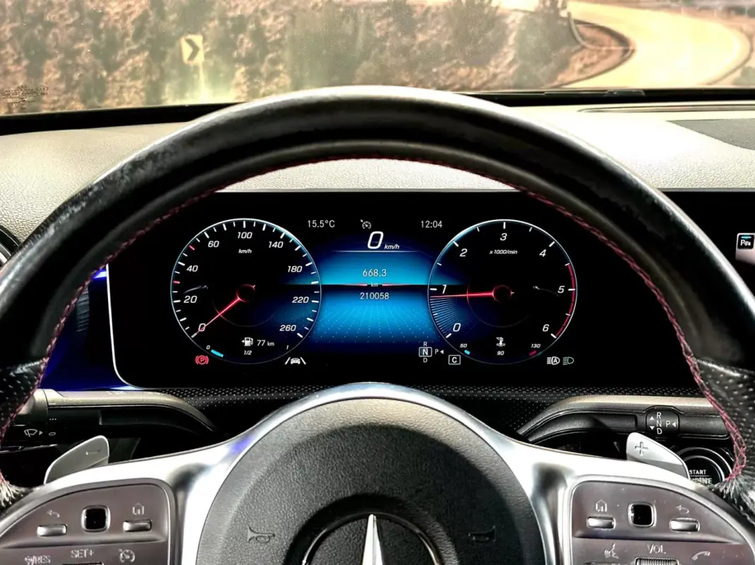 Mercedes-Benz A 180 Limousine 2019 - 24900 EUR, 210010 km - AUTO.MOTO.pt - 210010km - foto 25 de 31