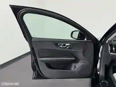 Volvo V60 2021 - 25990 EUR, 82125 km - AUTO.MOTO.pt - 82125km - foto 13 de 51