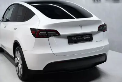 Tesla Model Y 2023 - 35950 EUR, 57000 km - 57000km - foto 12 de 49