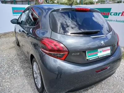 Peugeot 208 2017 - 7950 EUR, 104781 km - AUTO.MOTO.pt - 104781km - foto 12 de 26