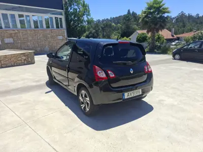 Renault Twingo 2014 - 6490 EUR, 93204 km - AUTO.MOTO.pt - 93204km - foto 16 de 17