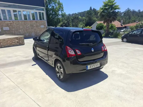 Renault Twingo 2014 - 6490 EUR, 93204 km - AUTO.MOTO.pt - 93204km - foto 16 de 17