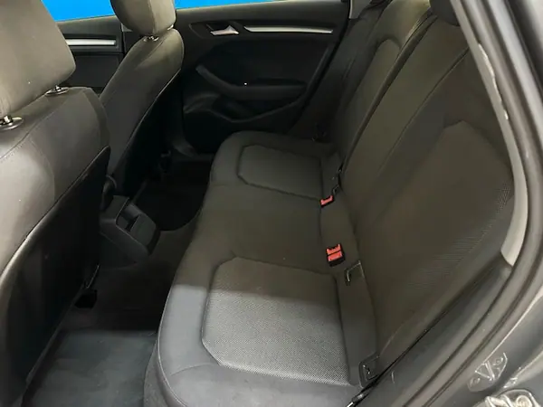 Audi A3 Sportback 2019 - 16450 EUR, 174000 km - AUTO.MOTO.pt - 174000km - foto 11 de 25