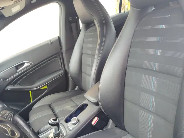 Mercedes-Benz CLA 180 2017 - 15000 EUR, 165000 km - AUTO.MOTO.pt - 165000km - foto 7 de 8