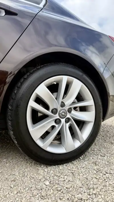 Opel Insignia 2016 - 13500 EUR, 164000 km - AUTO.MOTO.pt - 164000km - foto 9 de 61
