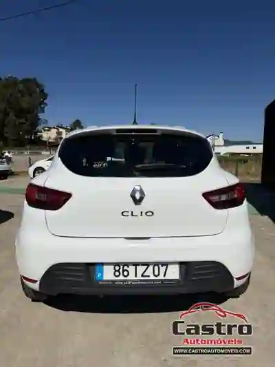 Renault Clio 2017 - 10500 EUR, 130579 km - AUTO.MOTO.pt - 130579km - foto 5 de 9