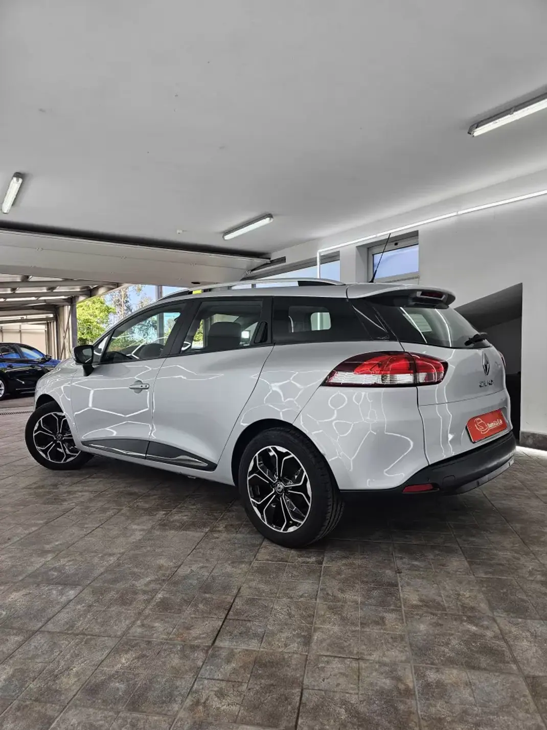 Renault Clio Sport Tourer 2019 - 8650 EUR, 259539 km - AUTO.MOTO.pt - 259539km - foto 9 de 24