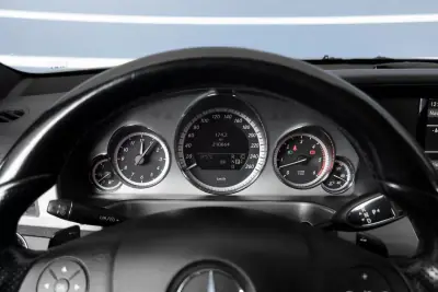 Mercedes-Benz E 350 2010 - 19500 EUR, 210064 km - AUTO.MOTO.pt - 210064km - foto 8 de 16
