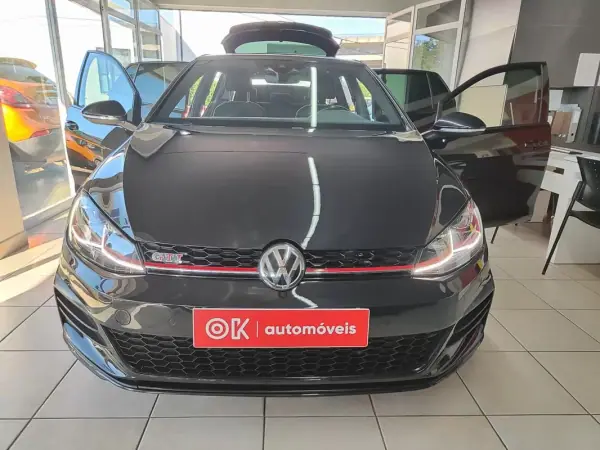 Volkswagen Golf 2018 - 26750 EUR, 99000 km - AUTO.MOTO.pt - 99000km - foto 21 de 39