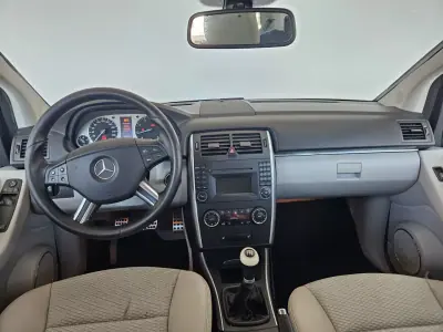 Mercedes-Benz A 160 2009 - 7950 EUR, 230000 km - AUTO.MOTO.pt - 230000km - foto 6 de 7
