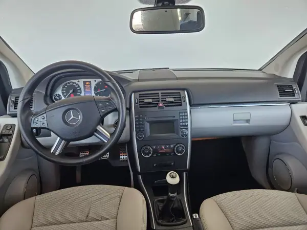 Mercedes-Benz A 160 2009 - 7950 EUR, 230000 km - AUTO.MOTO.pt - 230000km - foto 6 de 7