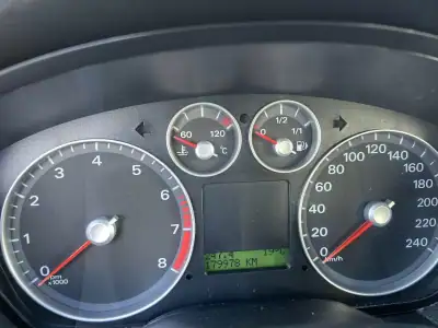 Ford Focus 2006 - 5500 EUR, 179978 km - AUTO.MOTO.pt - 179978km - foto 9 de 15