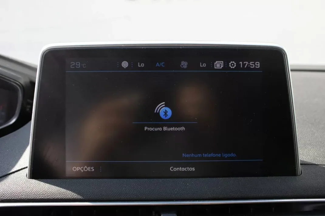 Peugeot 3008 2018 - 17990 EUR, 166000 km - AUTO.MOTO.pt - 166000km - foto 32 de 49