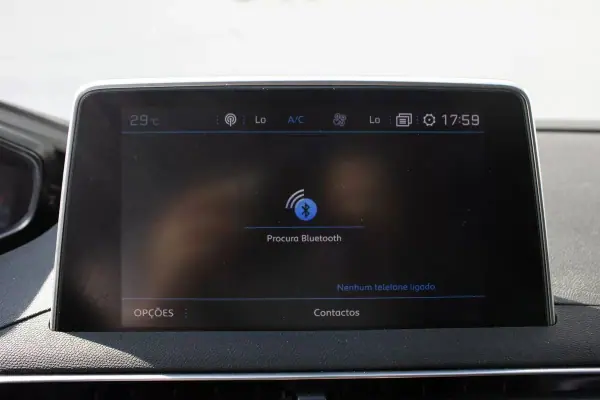 Peugeot 3008 2018 - 17990 EUR, 166000 km - AUTO.MOTO.pt - 166000km - foto 32 de 49