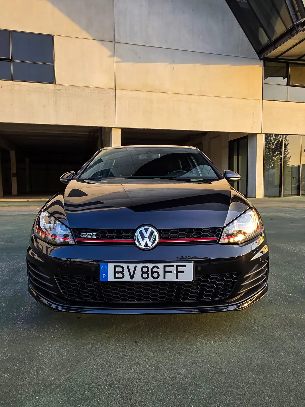 Volkswagen Golf 2013 - 16390 EUR, 196000 km - AUTO.MOTO.pt - 196000km - foto 3 de 12
