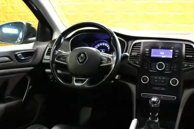 Renault Mégane Sport Tourer 2017 - 9900 EUR, 190000 km - AUTO.MOTO.pt - 190000km - foto 13 de 25