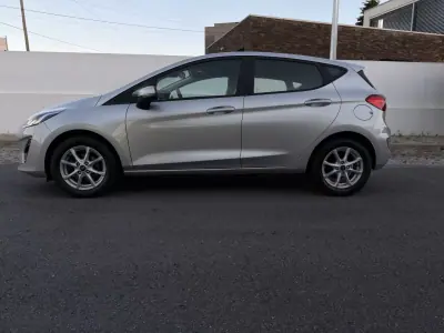 Ford Fiesta 2018 - 10500 EUR, 138071 km - AUTO.MOTO.pt - 138071km - foto 4 de 21