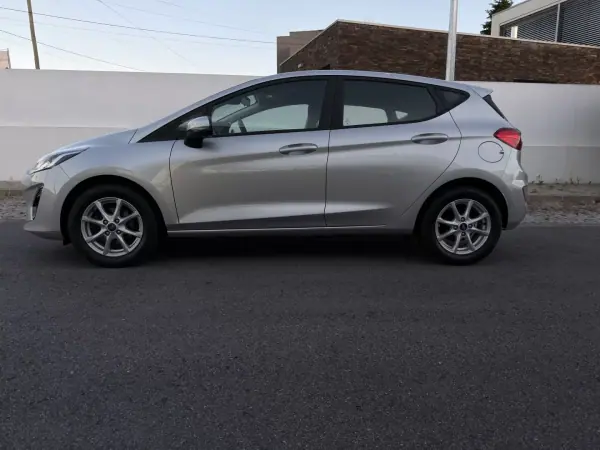 Ford Fiesta 2018 - 10500 EUR, 138071 km - AUTO.MOTO.pt - 138071km - foto 4 de 21