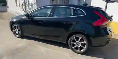 Volvo V40 2015 - 11000 EUR, 169000 km - AUTO.MOTO.pt - 169000km - foto 5 de 24