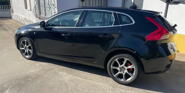 Volvo V40 2015 - 11000 EUR, 169000 km - AUTO.MOTO.pt - 169000km - foto 5 de 24
