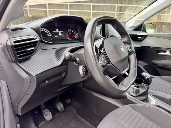 Peugeot 208 2022 - 14500 EUR, 63000 km - AUTO.MOTO.pt - 63000km - foto 18 de 25