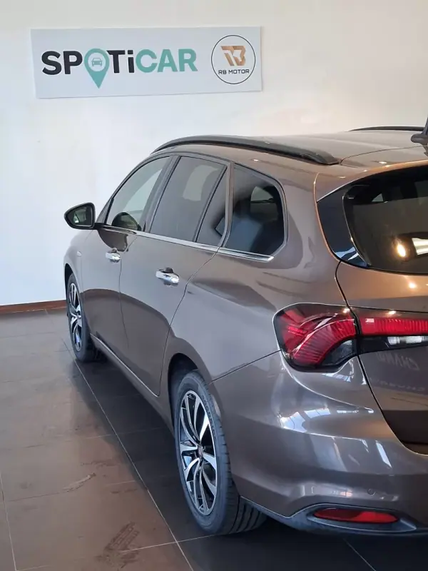 Fiat Tipo Station Wagon 2018 - 11900 EUR, 91900 km - AUTO.MOTO.pt - 91900km - foto 7 de 31