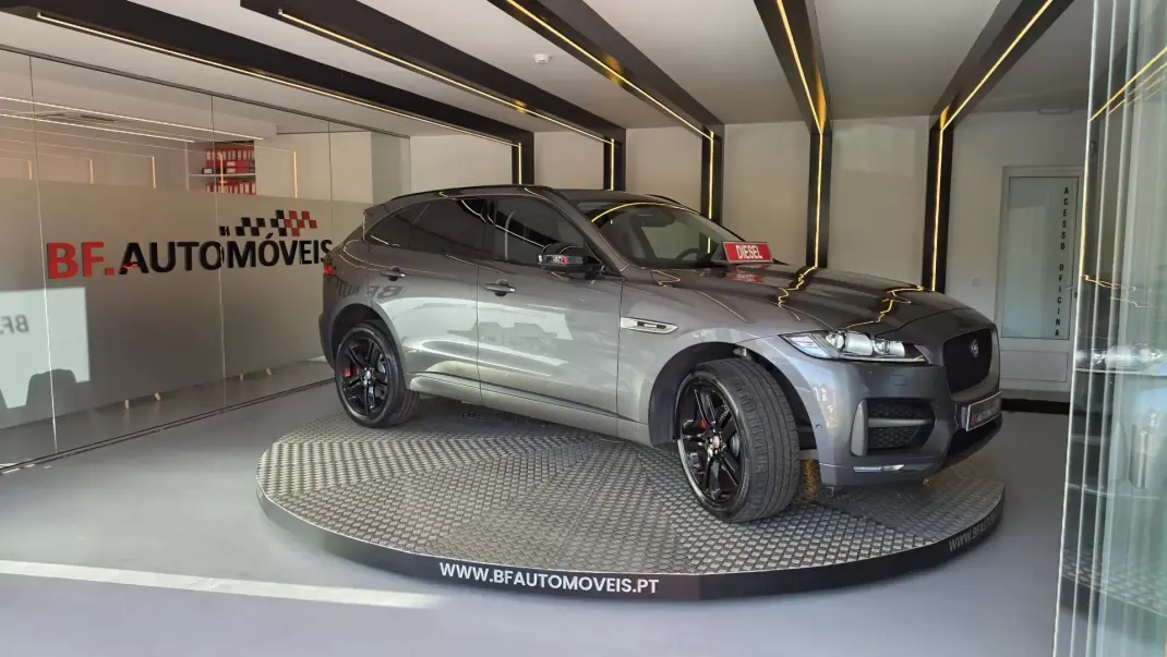 Jaguar F-Pace 2017 - 19500 EUR, 157804 km - 157804km - foto 5 de 74