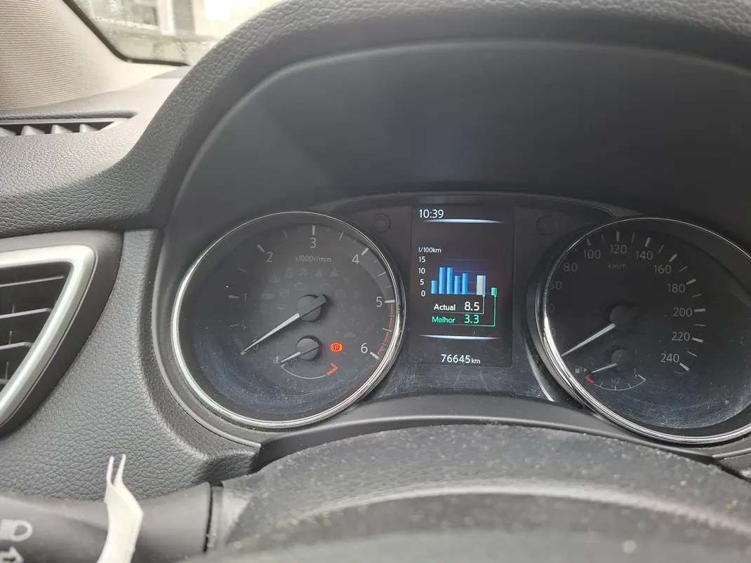 Nissan Qashqai 2016 - 18500 EUR, 77000 km - AUTO.MOTO.pt - 77000km - foto 6 de 12