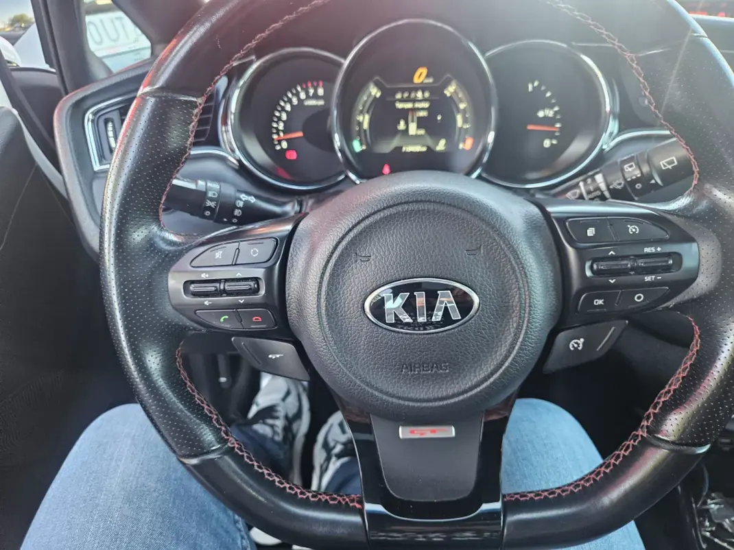 Kia Ceed 2015 - 15900 EUR, 113000 km - 113000km - foto 18 de 31