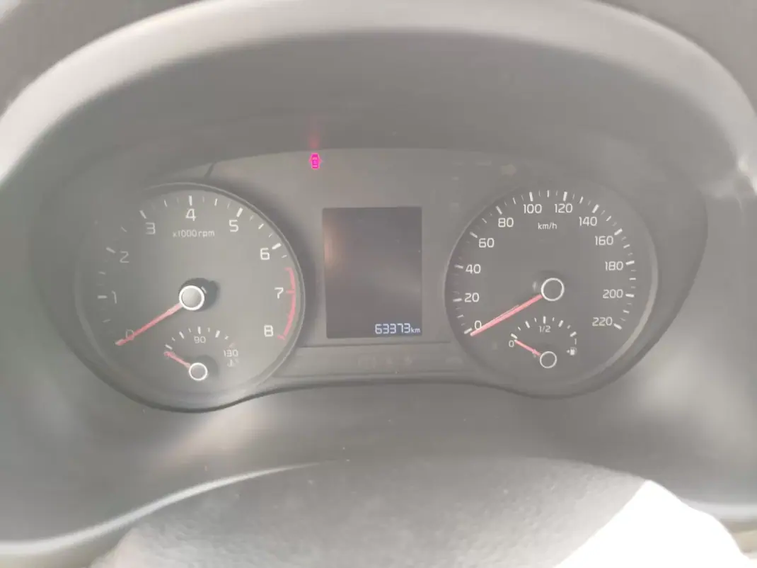 Kia Stonic 2022 - 16450 EUR, 63373 km - 63373km - foto 7 de 20