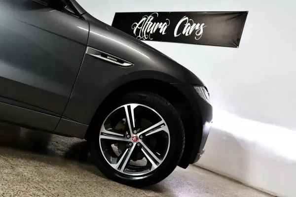 Jaguar F-Pace 2018 - 33900 EUR, 70000 km - AUTO.MOTO.pt - 70000km - foto 36 de 39
