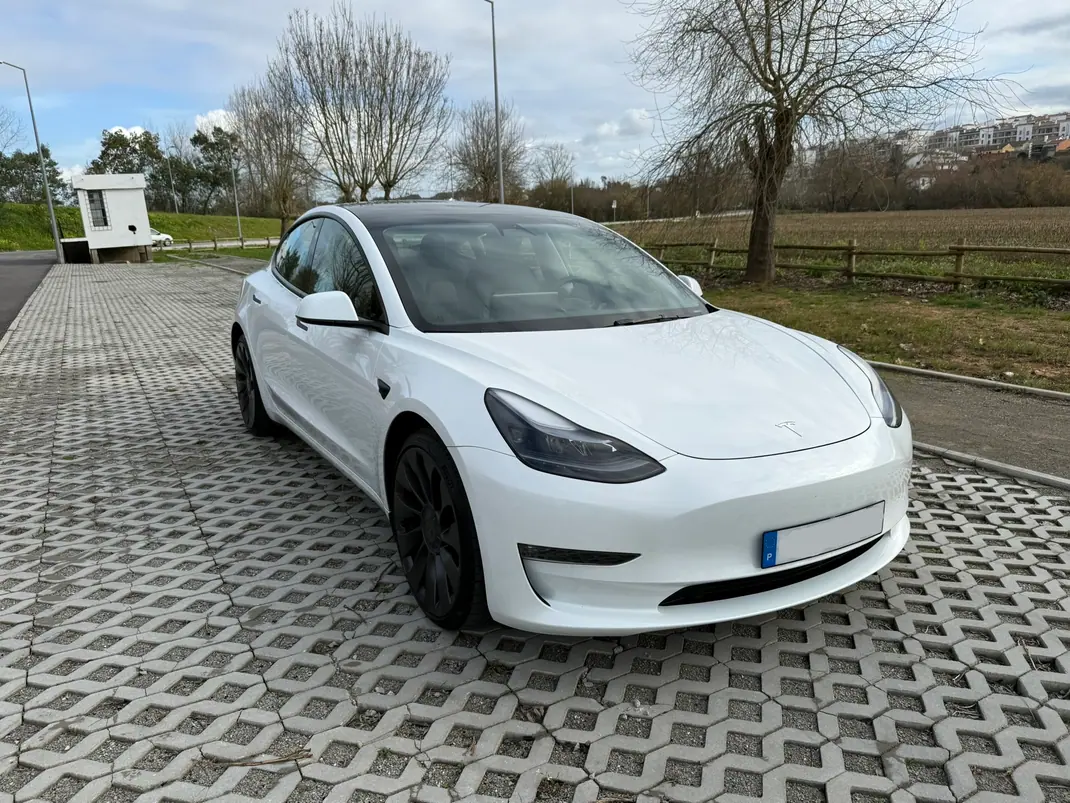 Tesla Model 3 2022 - 33500 EUR, 70000 km - AUTO.MOTO.pt - 70000km - foto 22 de 30