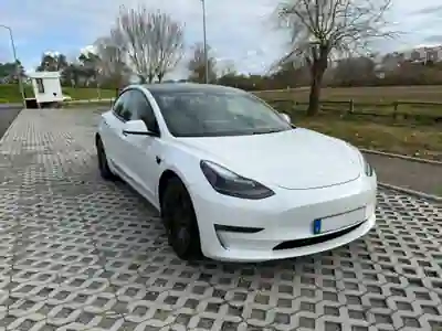 Tesla Model 3 2022 - 33500 EUR, 70000 km - AUTO.MOTO.pt - 70000km - foto 22 de 30