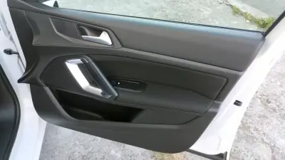 Peugeot 308 2019 - 11950 EUR, 114000 km - 114000km - foto 24 de 38