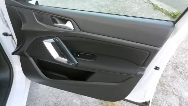 Peugeot 308 2019 - 11950 EUR, 114000 km - 114000km - foto 24 de 38