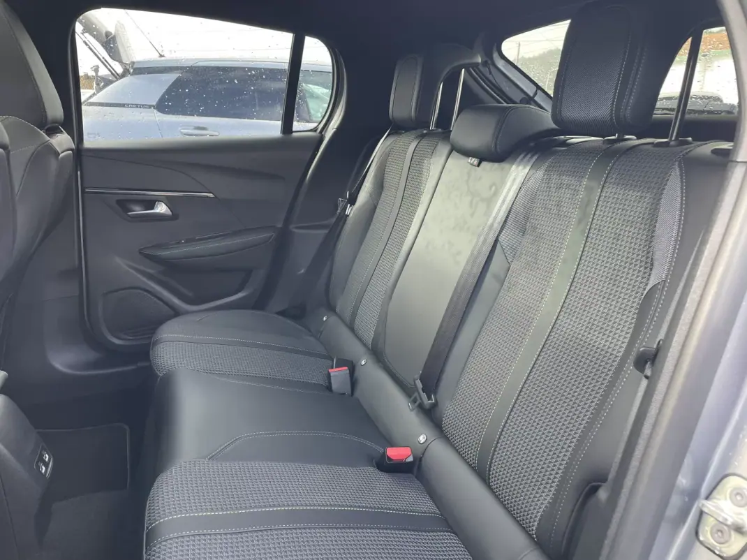 Peugeot e-208 2022 - 18650 EUR, 38776 km - AUTO.MOTO.pt - 38776km - foto 20 de 47