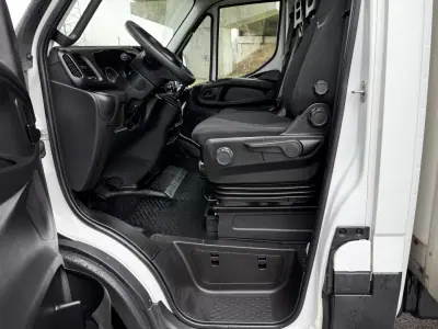 Iveco DAILY 35-140 CONTENTOR E PLATAFORMA 2020 - 28490 EUR, 91000 km - AUTO.MOTO.pt - 91000km - foto 17 de 34