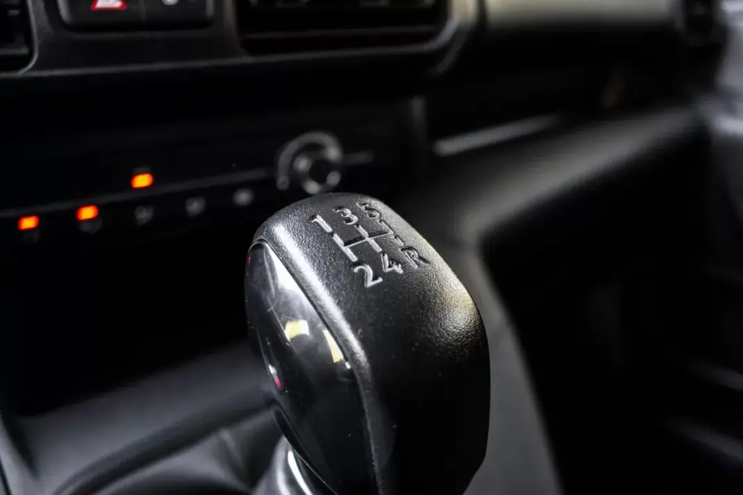 Peugeot Partner 1.5 Blue HDI 100 S&S Premium 2021 - 12990 EUR, 71659 km - AUTO.MOTO.pt - 71659km - foto 18 de 31