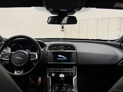 Jaguar XE 2016 - 15990 EUR, 184000 km - AUTO.MOTO.pt - 184000km - foto 21 de 26
