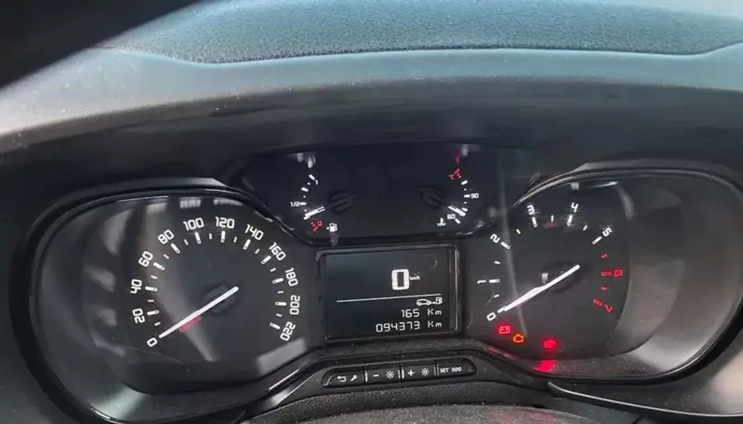 Citroën 2020 - 16990 EUR, 94349 km - 94349km - foto 4 de 15
