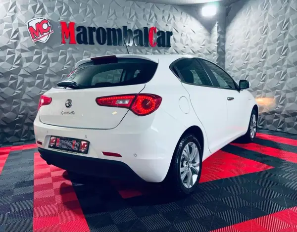 Alfa Romeo Giulietta 2012 - 13750 EUR, 119336 km - AUTO.MOTO.pt - 119336km - foto 5 de 35