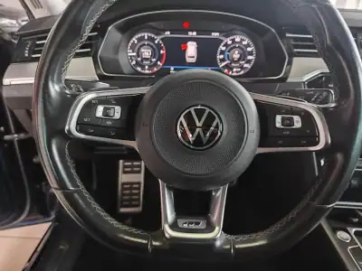 Volkswagen Passat Variant 2018 - 21990 EUR, 137500 km - AUTO.MOTO.pt - 137500km - foto 28 de 44