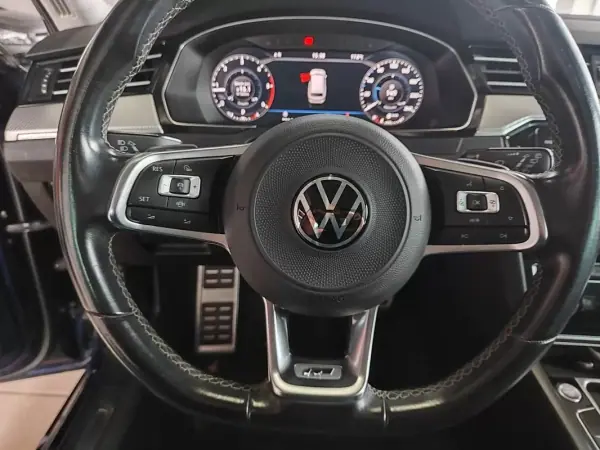 Volkswagen Passat Variant 2018 - 21990 EUR, 137500 km - AUTO.MOTO.pt - 137500km - foto 28 de 44