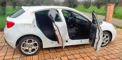 Alfa Romeo Giulietta 2019 - 14900 EUR, 163000 km - AUTO.MOTO.pt - 163000km - foto 7 de 15