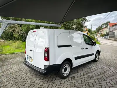Peugeot PARTNER 1.6 HDI L2 2016 - 10890 EUR, 207000 km - AUTO.MOTO.pt - 207000km - foto 9 de 11