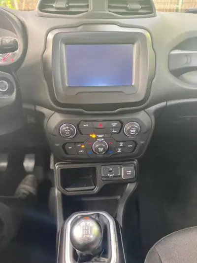 Jeep Renegade 2022 - 17900 EUR, 50000 km - AUTO.MOTO.pt - 50000km - foto 18 de 21