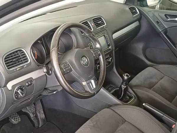 Volkswagen Golf 2010 - 9750 EUR, 222953 km - AUTO.MOTO.pt - 222953km - foto 4 de 13