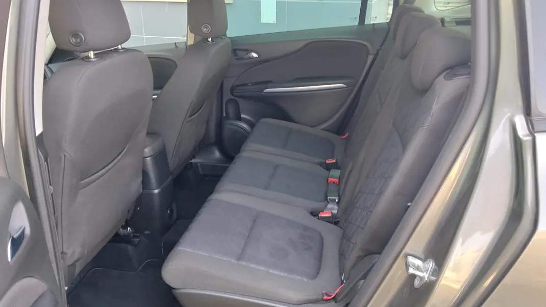 Opel Zafira 2019 - 18750 EUR, 116293 km - 116293km - foto 13 de 15